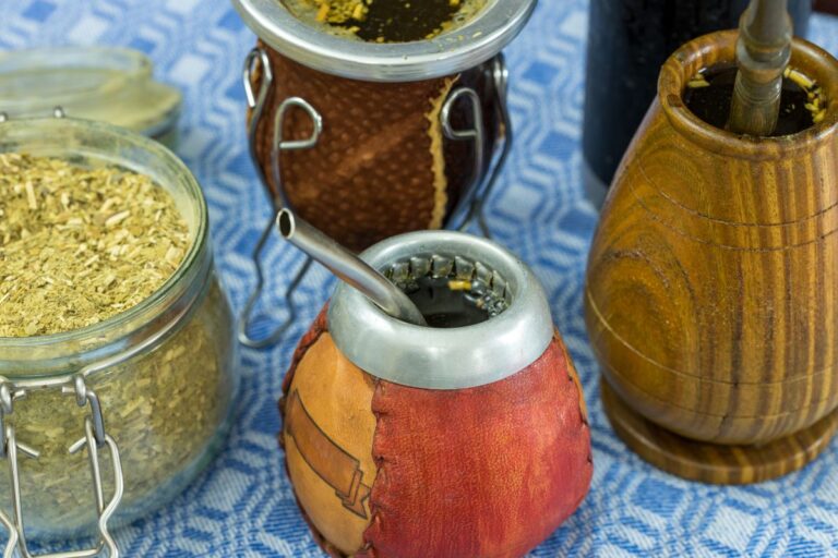 Jak Yerba Mate łączy ludzi – społeczne korzenie naparu