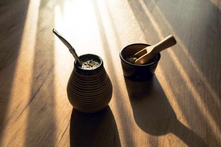 Rytuał picia Yerba Mate – jak zamienić kubek w moment dla siebie